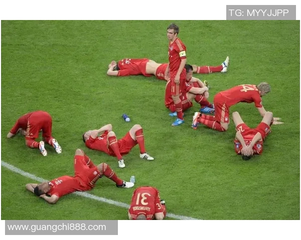 足球明星的魅力与传奇背后的故事揭示了他们的非凡人生与成就